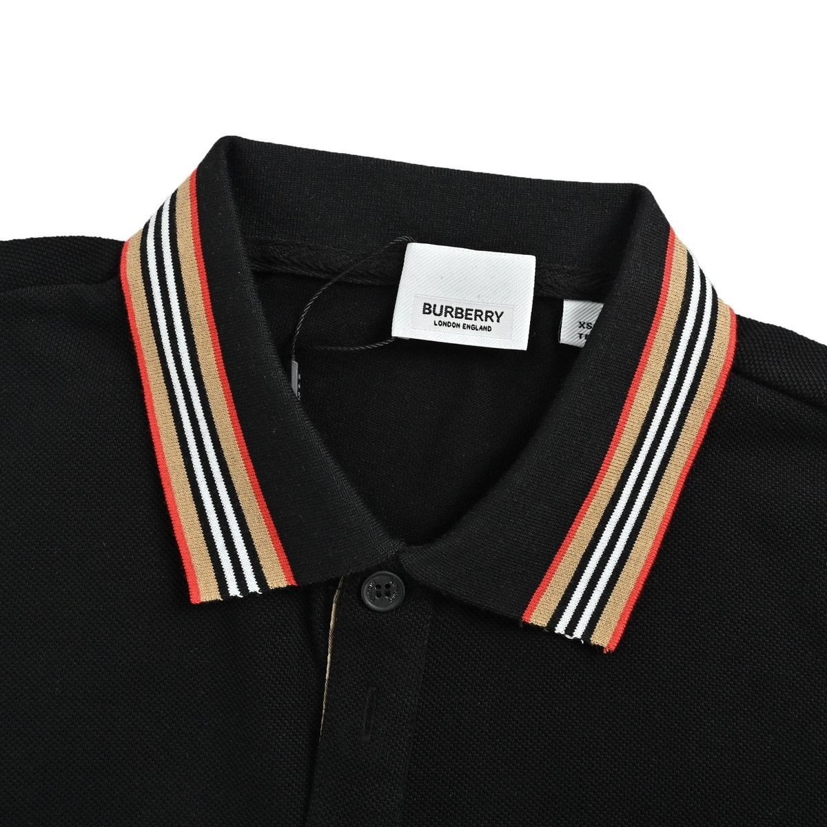Burberry Polo short sleeves with small embroidery on the chest