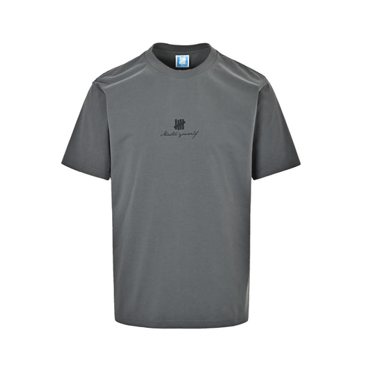 UNDEFEATED five stripes fist printed short sleeves on the back