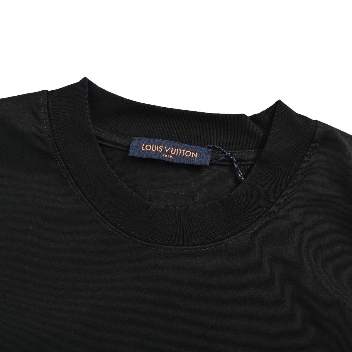 Louis Vuitton short sleeves with small logo on the chest and letter embroidery on the back