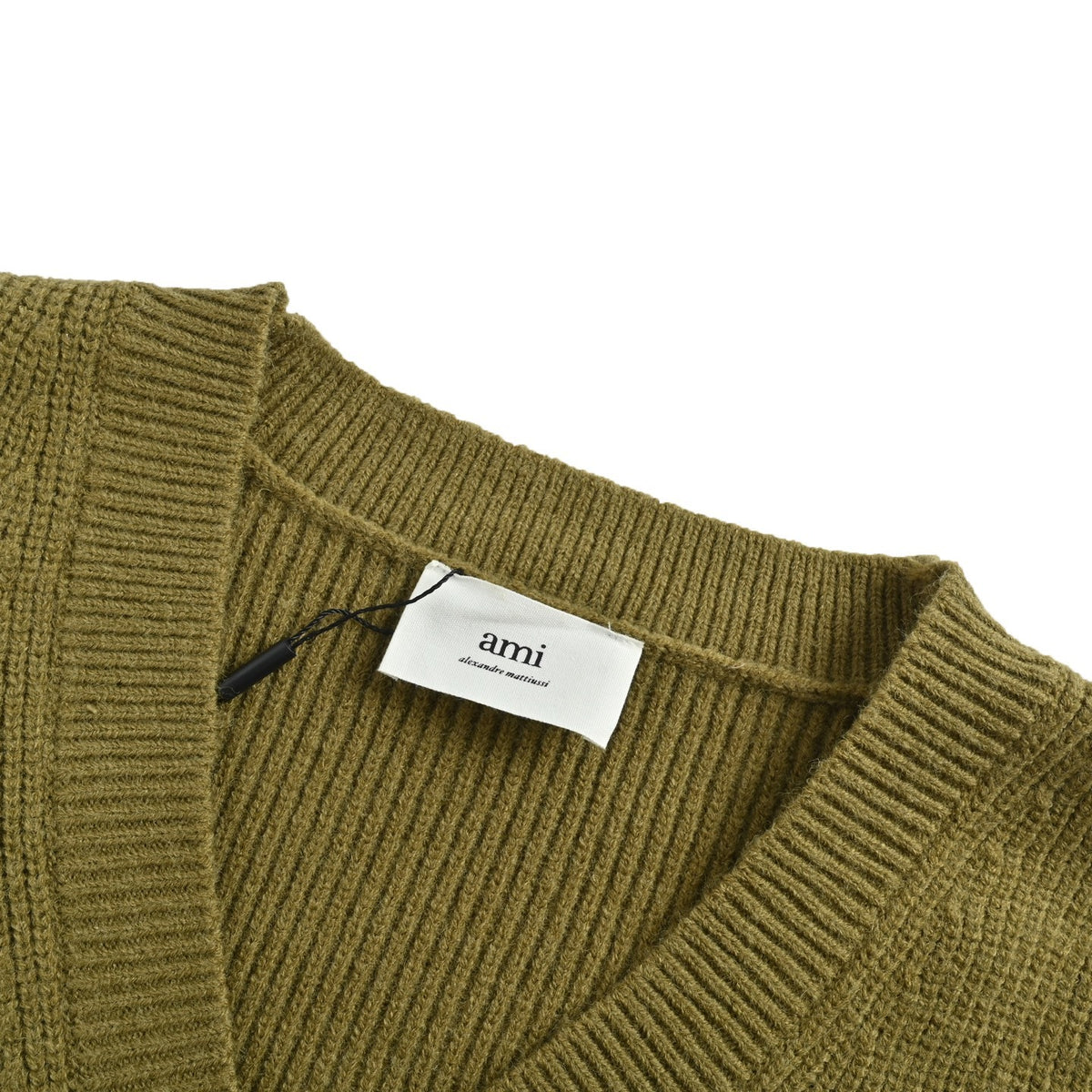 Ami 25Fw V-neck sweater with towel embroidered heart on the chest